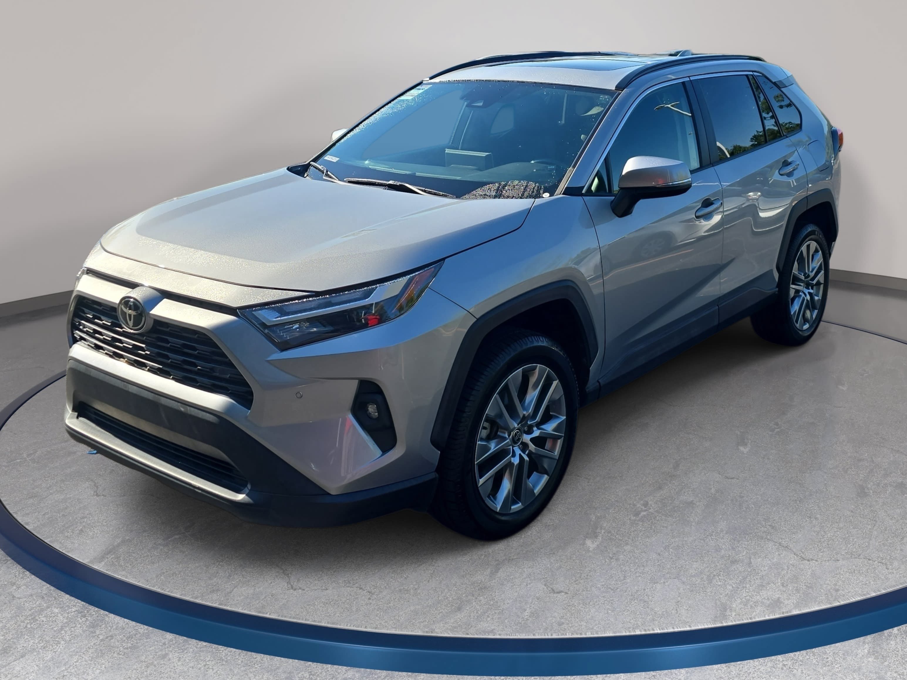Used 2022 Toyota RAV4 XLE Premium FWD image 1