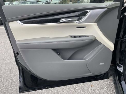 Used 2021 Cadillac XT6 Premium Luxury image 16