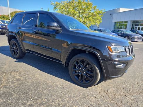Used 2022 Jeep Grand Cherokee Laredo X image 6