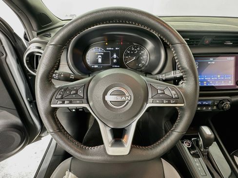 Used 2023 Nissan Kicks SR w/ SR Premium Package FWD image 11