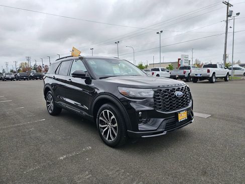 Certified 2025 Ford Explorer ST-Line AWD/4WD image 4