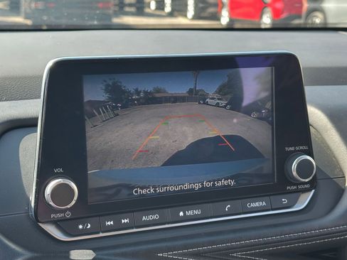 Used 2025 Nissan Rogue SV FWD image 25