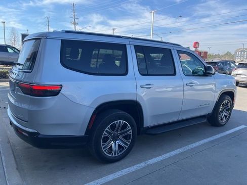 Used 2023 Jeep Wagoneer Series II image 2