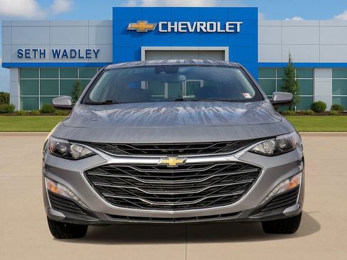 Used 2025 Chevrolet Malibu LT FWD image 2