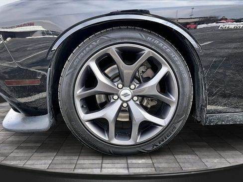 Used 2019 Dodge Challenger R/T RWD image 9