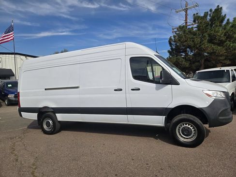 Used 2024 Mercedes-Benz Sprinter 2500 image 12
