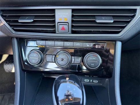Used 2024 Volkswagen Jetta SE image 14