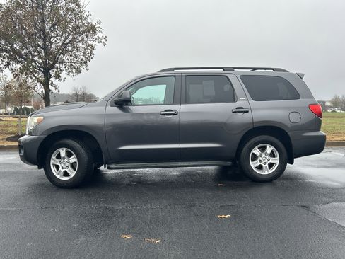Used 2016 Toyota Sequoia SR5 image 6