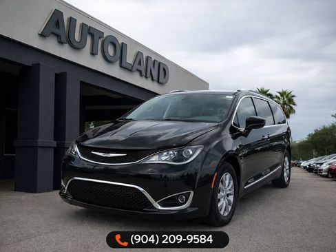 Used 2019 Chrysler Pacifica Touring-L image 1
