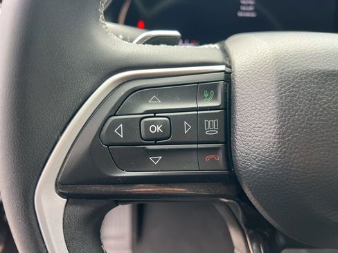 Used 2023 Jeep Grand Cherokee Laredo image 15