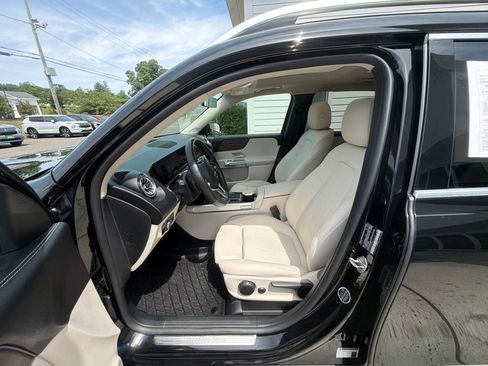 Used 2022 Mercedes-Benz GLB 250 4MATIC w/ Premium Package Lite image 22