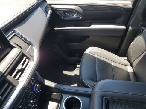Used 2023 GMC Yukon SLT AWD/4WD image 25
