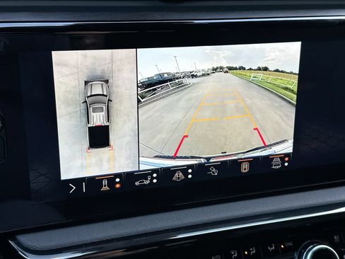 Used 2025 GMC Sierra 1500 AT4 w/ AT4 Premium Package AWD/4WD image 17