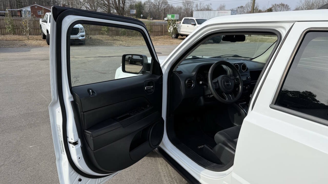 Used 2016 Jeep Patriot Sport w/ Power Value Group FWD image 11