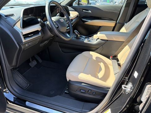 Used 2024 Cadillac XT4 Luxury FWD image 9