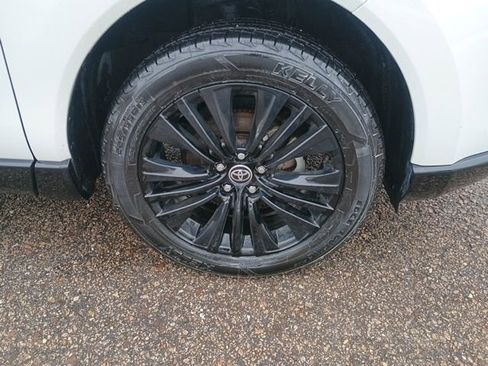Used 2024 Toyota Venza Nightshade AWD/4WD image 10