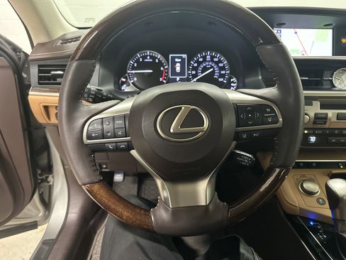 Used 2017 Lexus ES 350 w/ Navigation System Package image 18