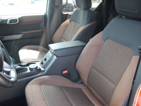 Used 2023 Ford Bronco Outer Banks AWD/4WD image 13