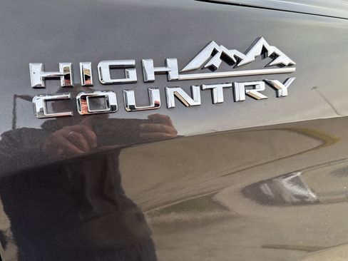 Used 2021 Chevrolet Silverado 1500 High Country w/ Technology Package image 16