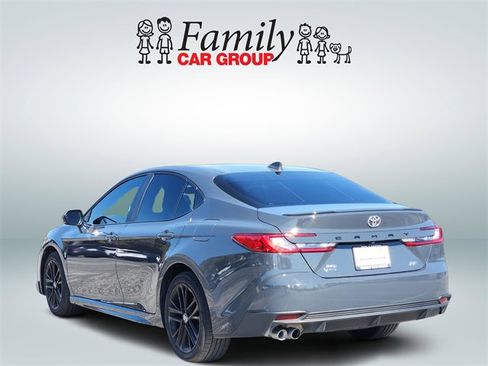 Used 2025 Toyota Camry SE image 3