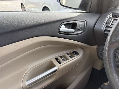 Used 2018 Ford Escape SE image 13