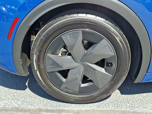 Used 2025 Toyota Prius LE FWD image 8