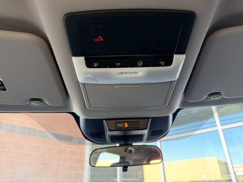 Used 2025 Nissan Rogue SV image 27