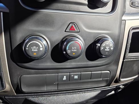 Used 2016 RAM 1500 Classic SLT AWD/4WD image 39