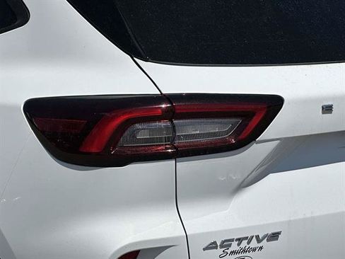 Used 2025 Ford Escape Active w/ Tech Pack #1 AWD/4WD image 9