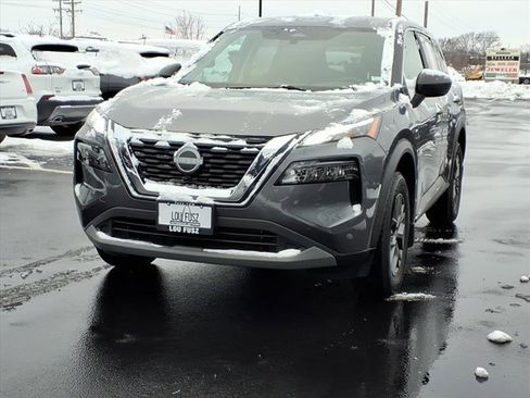 Used 2023 Nissan Rogue S image 2