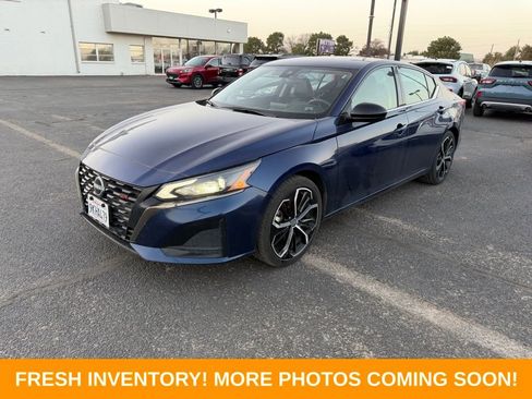 Used 2024 Nissan Altima 2.5 SR image 3