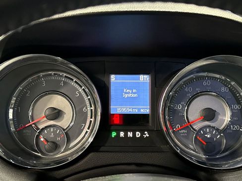 Used 2013 Chrysler Town & Country Touring FWD image 19