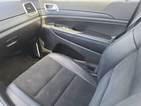 Used 2022 Jeep Grand Cherokee Laredo X RWD image 23