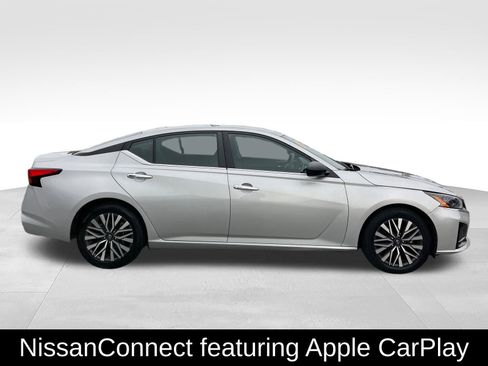 Used 2024 Nissan Altima 2.5 SV FWD image 4