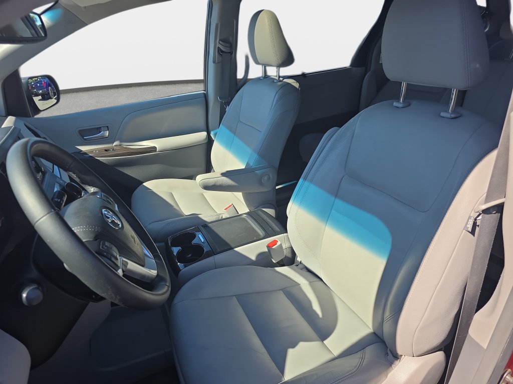 Used 2017 Toyota Sienna XLE Premium w/ Protection Package FWD image 16