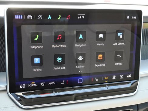 Certified 2025 Volkswagen Tiguan SE AWD/4WD image 30