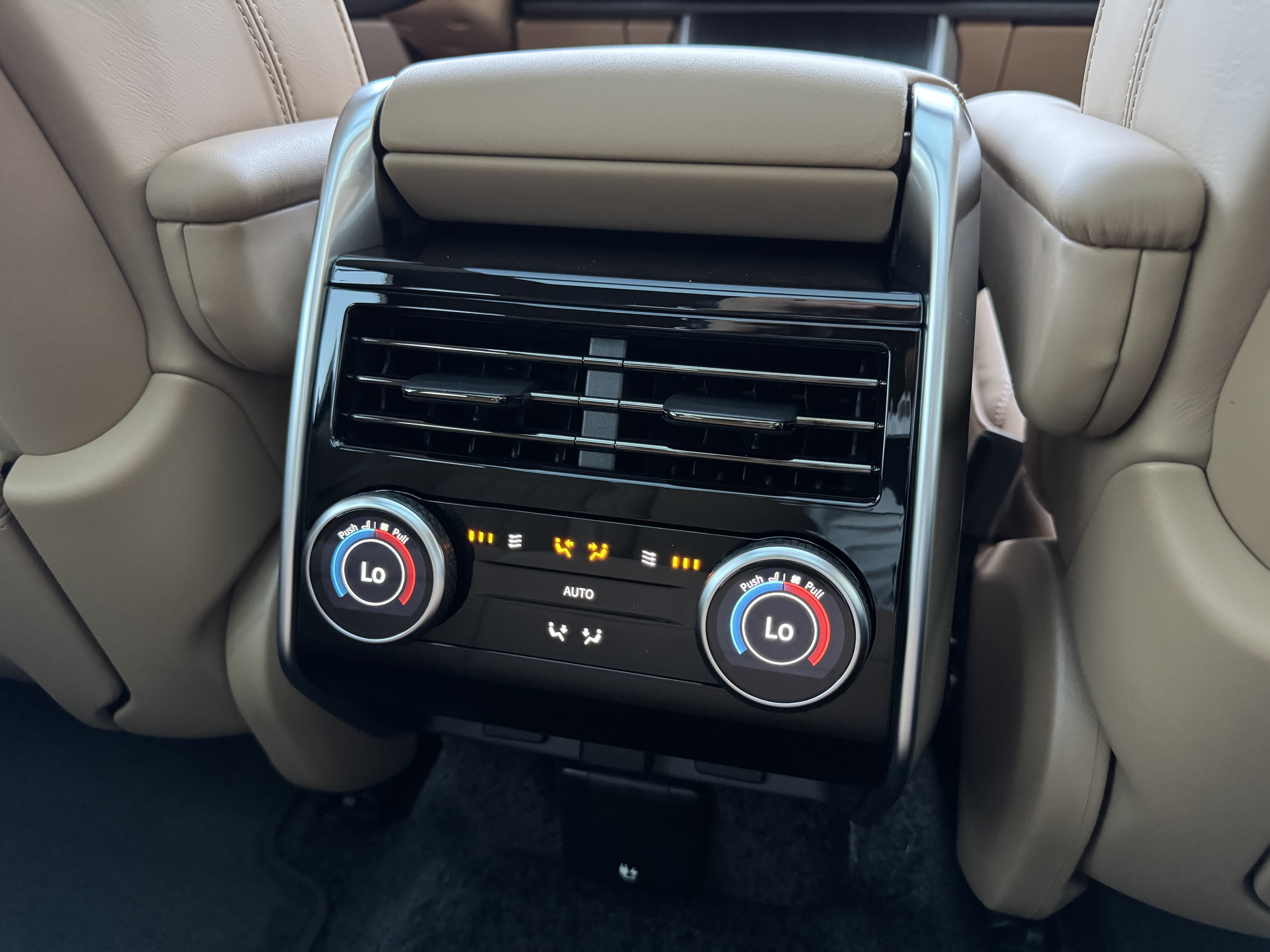 New 2027 Land Rover Range Rover SE AWD/4WD image 30