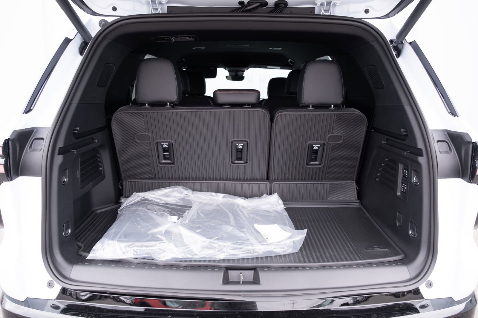 New 2026 Chevrolet Traverse RS w/ LPO, Floor Liner Package AWD/4WD image 25