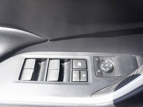 Used 2023 Toyota RAV4 XLE Premium image 6