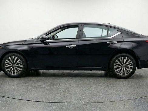 Used 2025 Nissan Altima 2.5 SV FWD image 5
