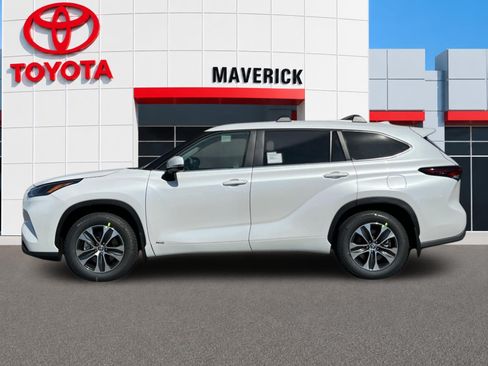New 2026 Toyota Highlander XLE AWD/4WD image 2