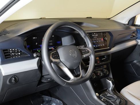 Used 2023 Volkswagen Taos SE AWD/4WD image 6