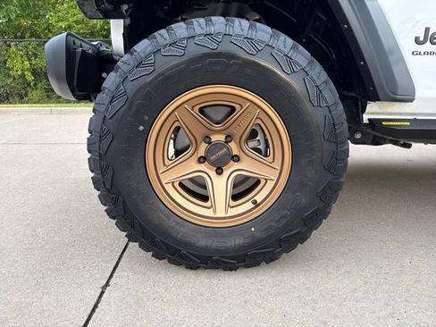 Used 2023 Jeep Gladiator Sport image 26