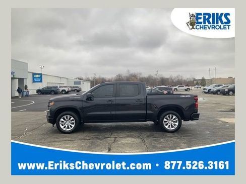 Used 2023 Chevrolet Silverado 1500 Custom image 1