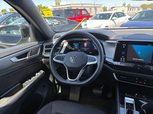 Used 2025 Volkswagen Atlas Cross Sport SE FWD image 37