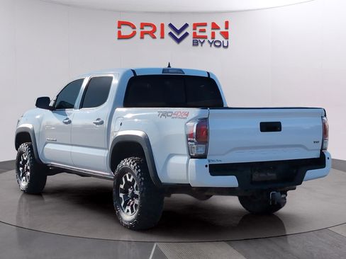 Used 2020 Toyota Tacoma TRD Off-Road w/ TRD Premium Off Road Package image 3
