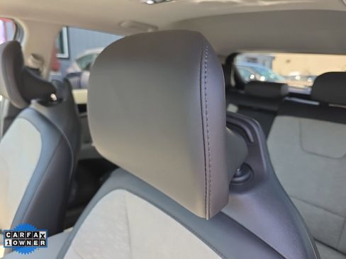 Used 2023 Kia Niro Wave image 18