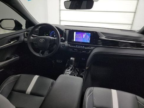 Used 2025 Toyota Camry SE w/ Convenience Package FWD image 9