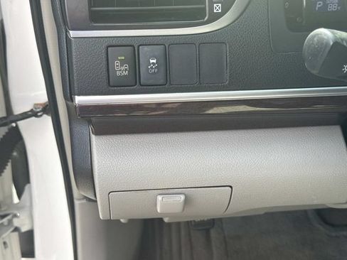 Used 2012 Toyota Camry XLE FWD image 30