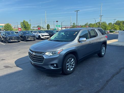 Used 2021 Chevrolet Traverse LT FWD image 2